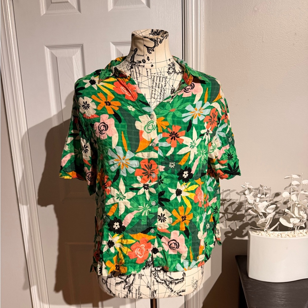 Jane and Delancey Floral aloha vibrant funky flashy short sleeve Button crop tee